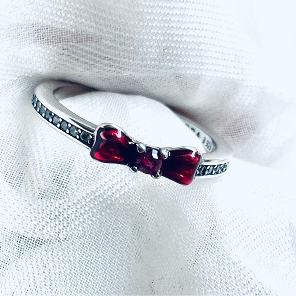 🍎 NWOT Princess Snow White Bow Ring ✨ - Picture 7 of 13